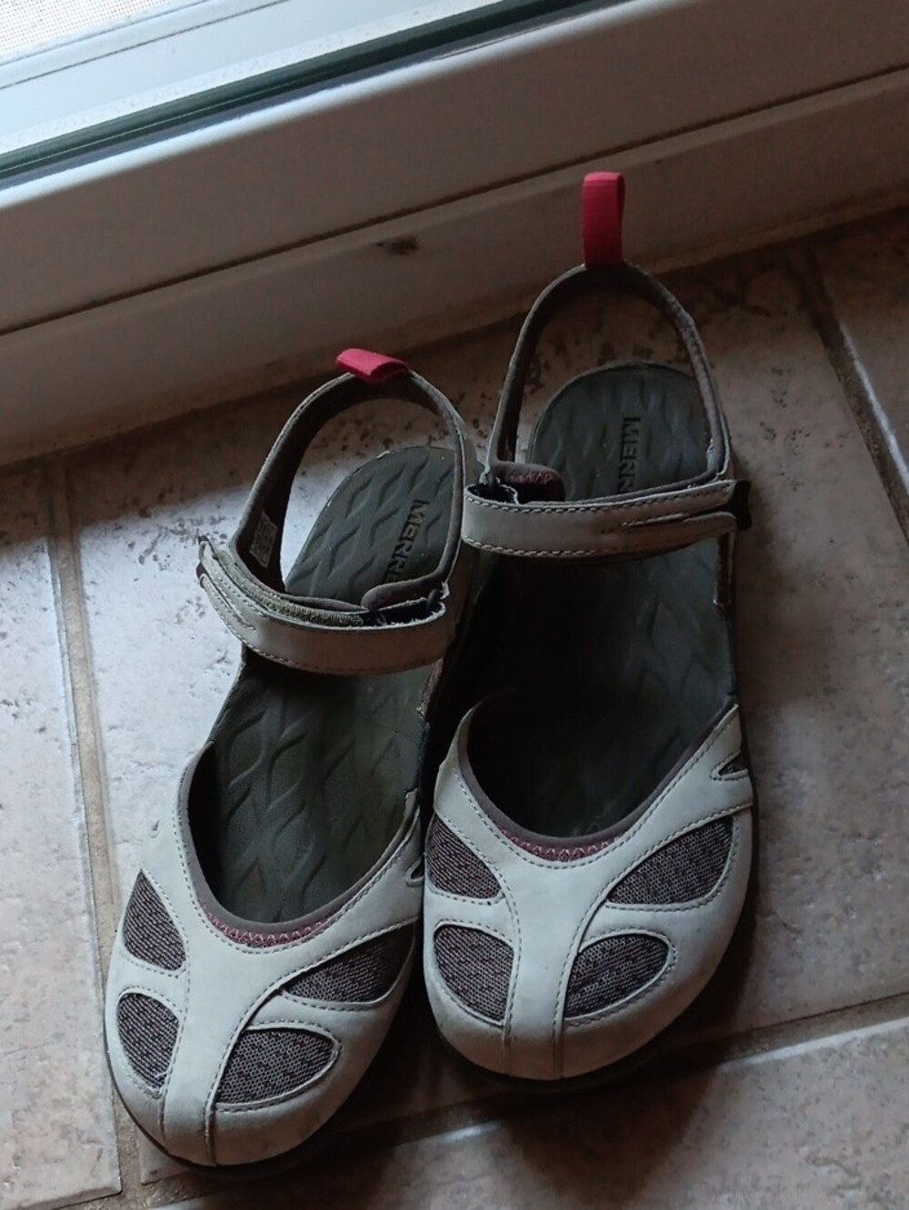 Merrell Women'tan color Outdoor Velcro Sandals - Picture 5 of 5